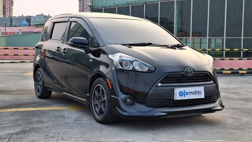 KM Rendah - Toyota Sienta 1.5 V Bensin-MT 2018