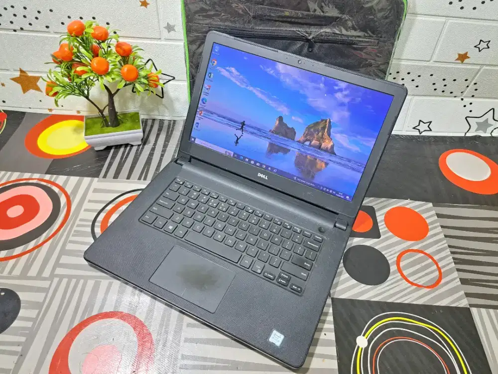 Core i7 gen 6 vg amd radeon Ram 8 ssd 256 gb siap pakai
