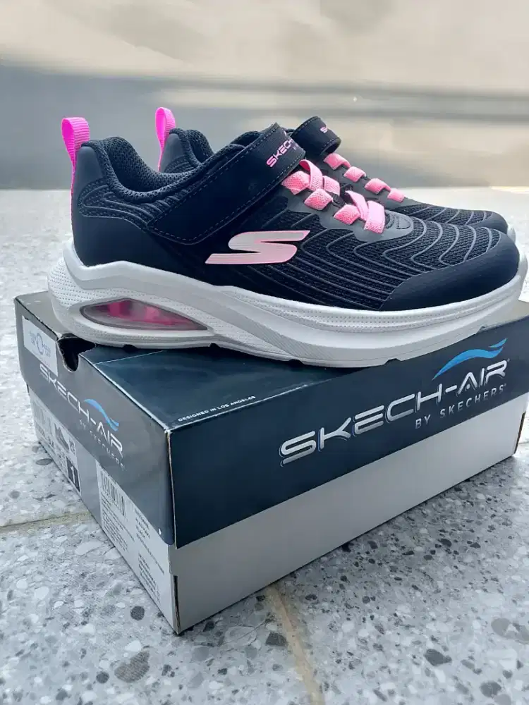 Sepatu skechers