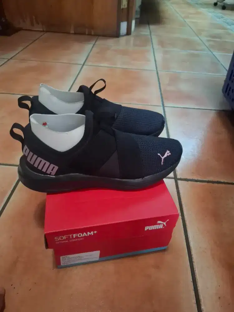 Sepatu puma wanita baru pake 2 kali