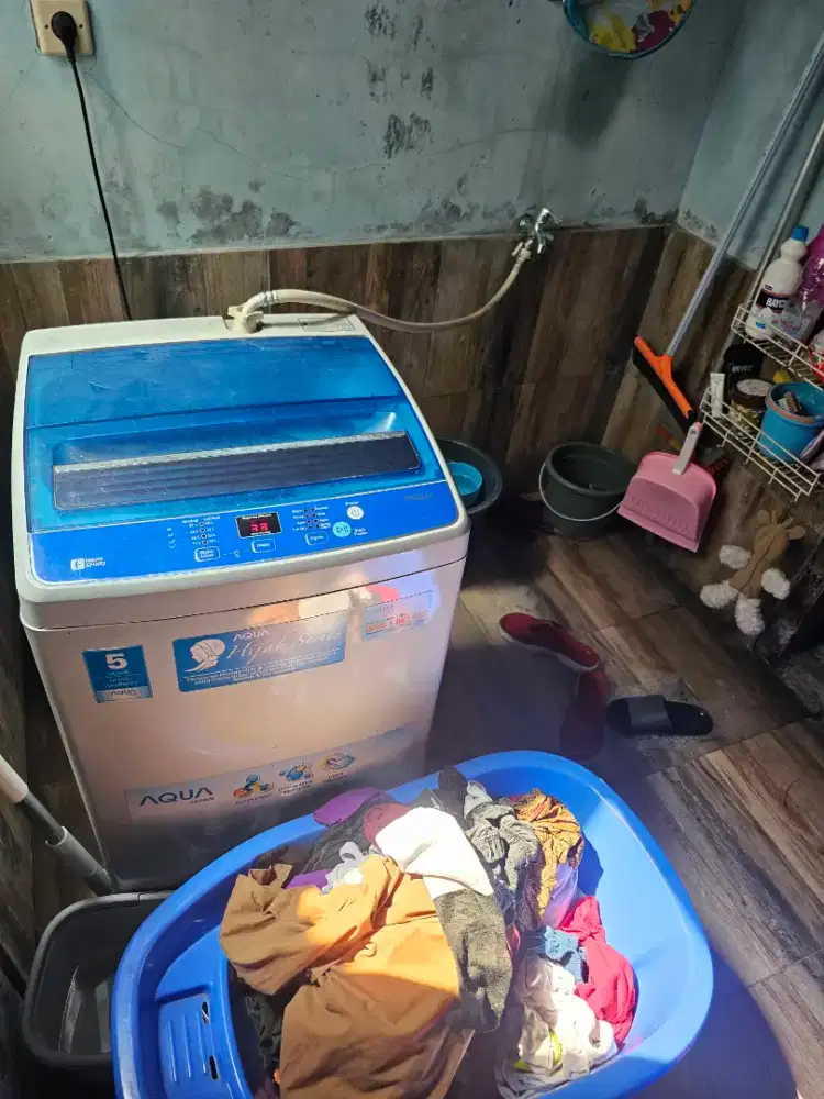Mesin Cuci Aqua