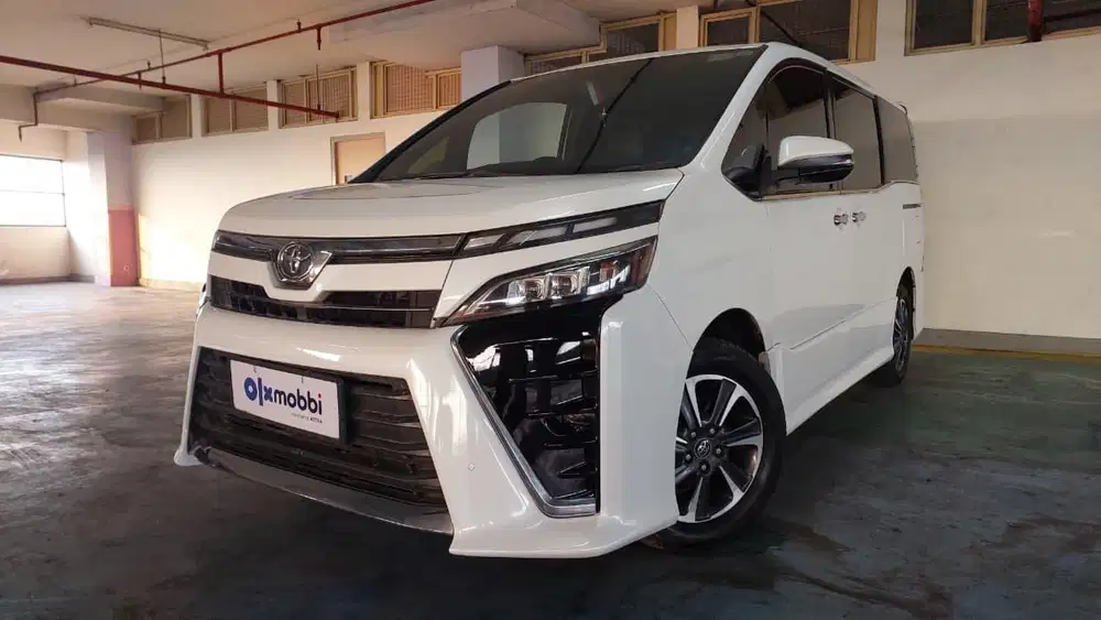 TDP 1 JUTA Toyota Voxy 2.0 Bensin-AT 2018 Putih CUKLB