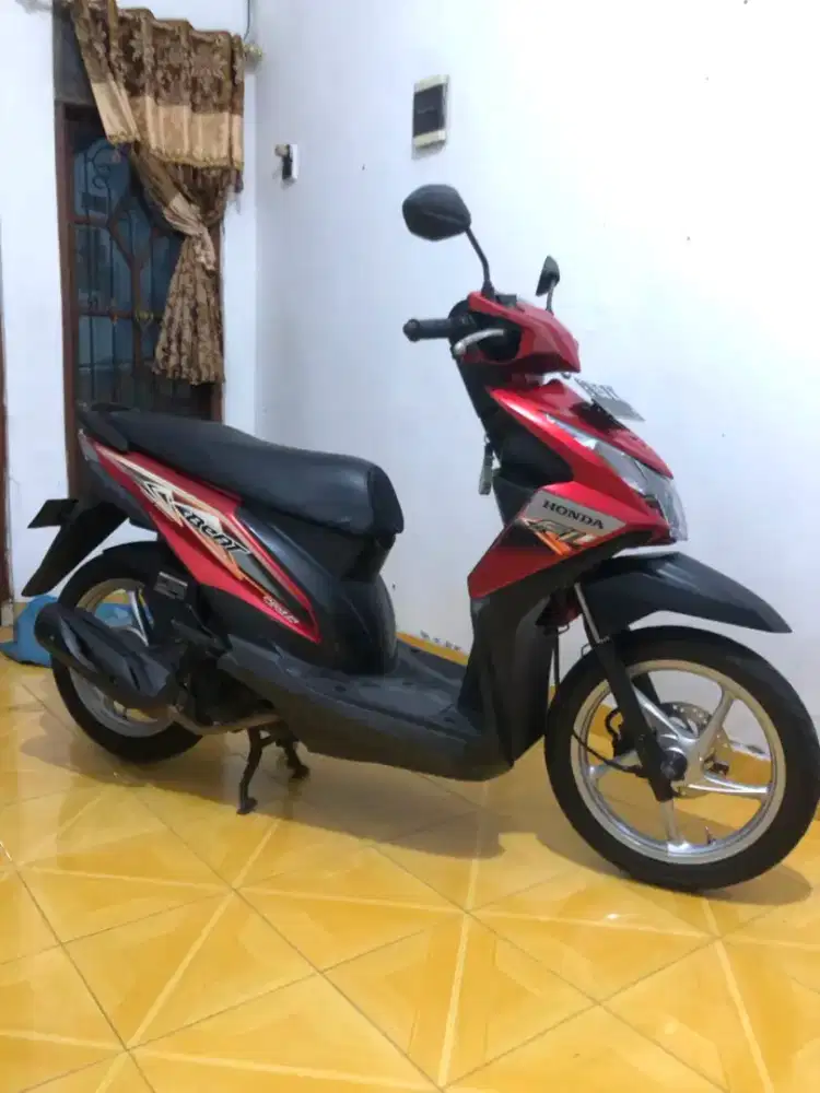 Beat FI 2013 merah