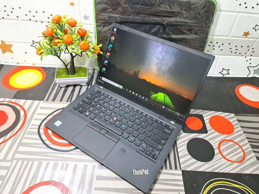 Lenovo X1 carbon core i5 gen 7 ram 8 ssd 256 gb ngebut tinggal pake