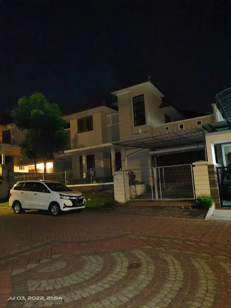 DISEWAKAN RUMAH DI GRAHA FAMILY SURABAYA BLOK A SIAP HUNI