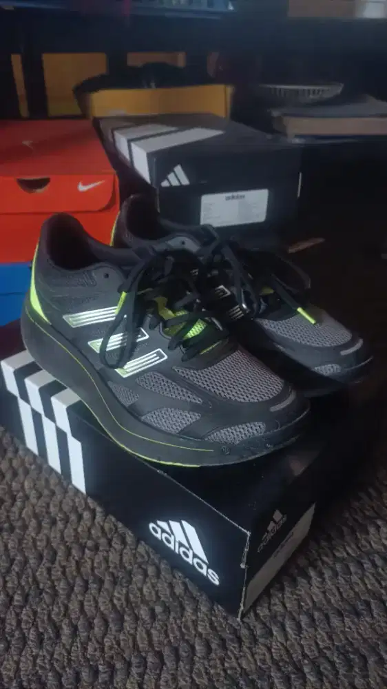 Sepatu Adizero aruku