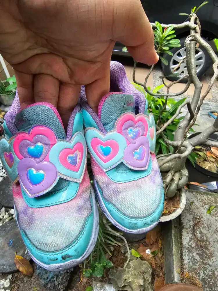 Sepatu Skecher Anak Perempuan Hijau Tosca Ukuran 26 Bekas Preloved