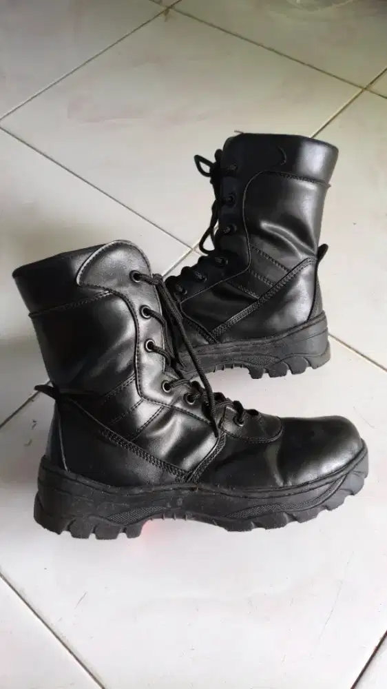 Sepatu pdl hitam