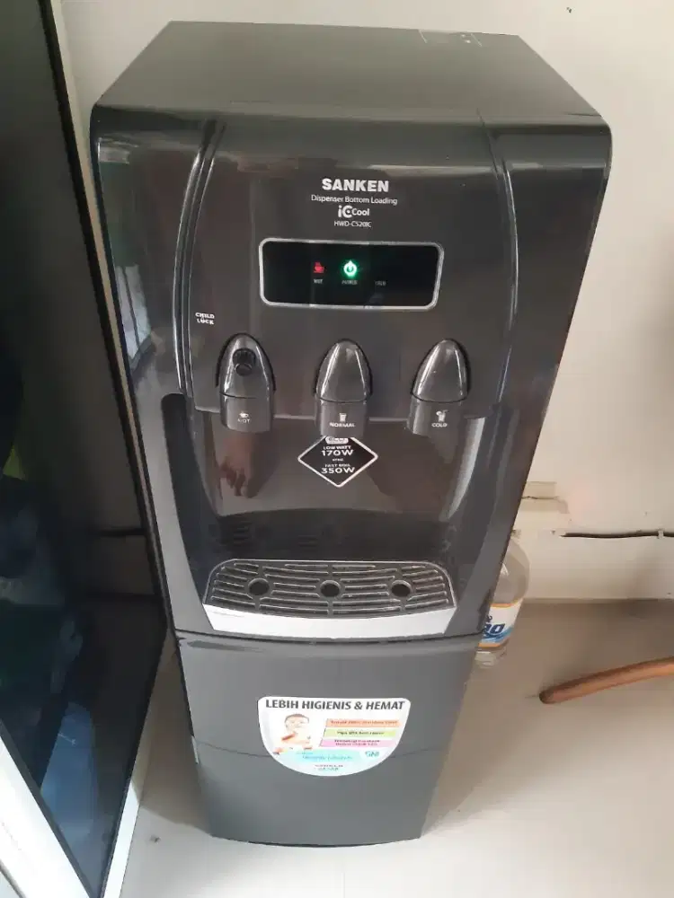 Dispenser air merek sanken