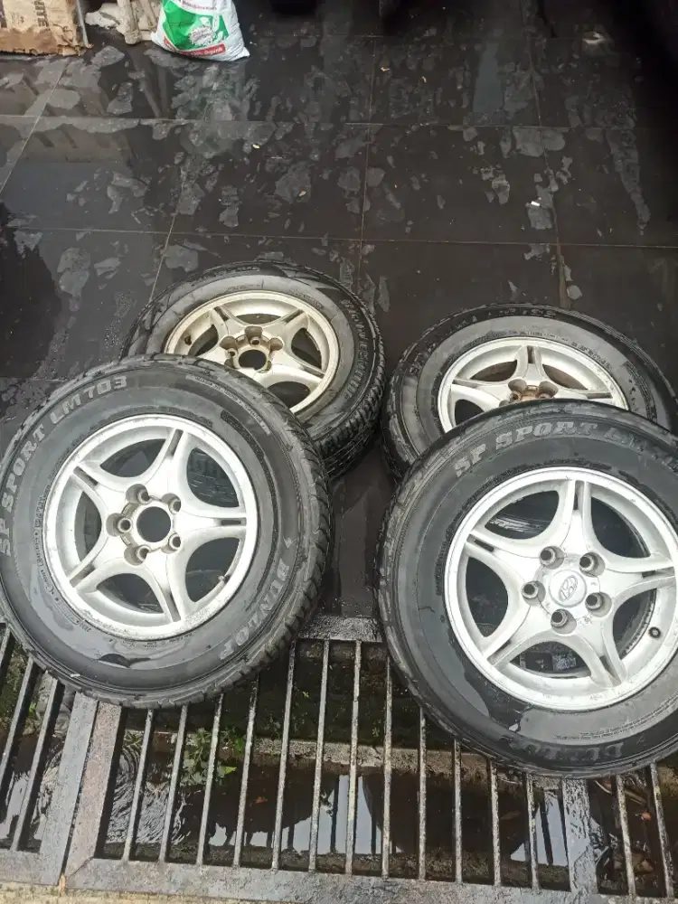 Dijual Velg Hyundai Trajet V6 R15