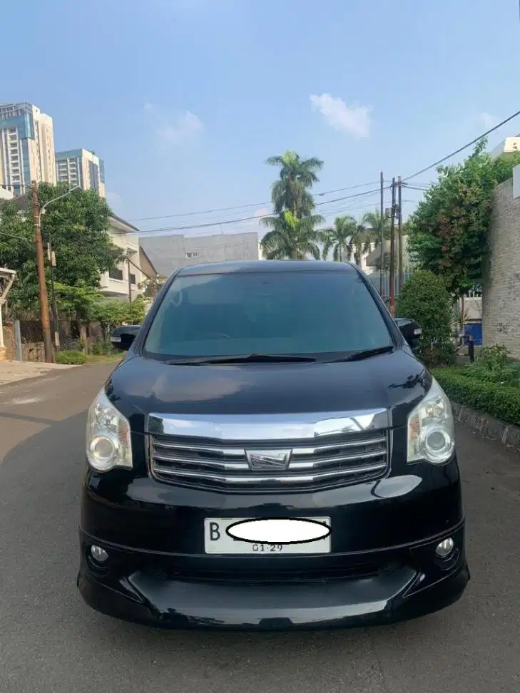 TOYOTA NAV1 2.0 V AUTOMATIC 2013