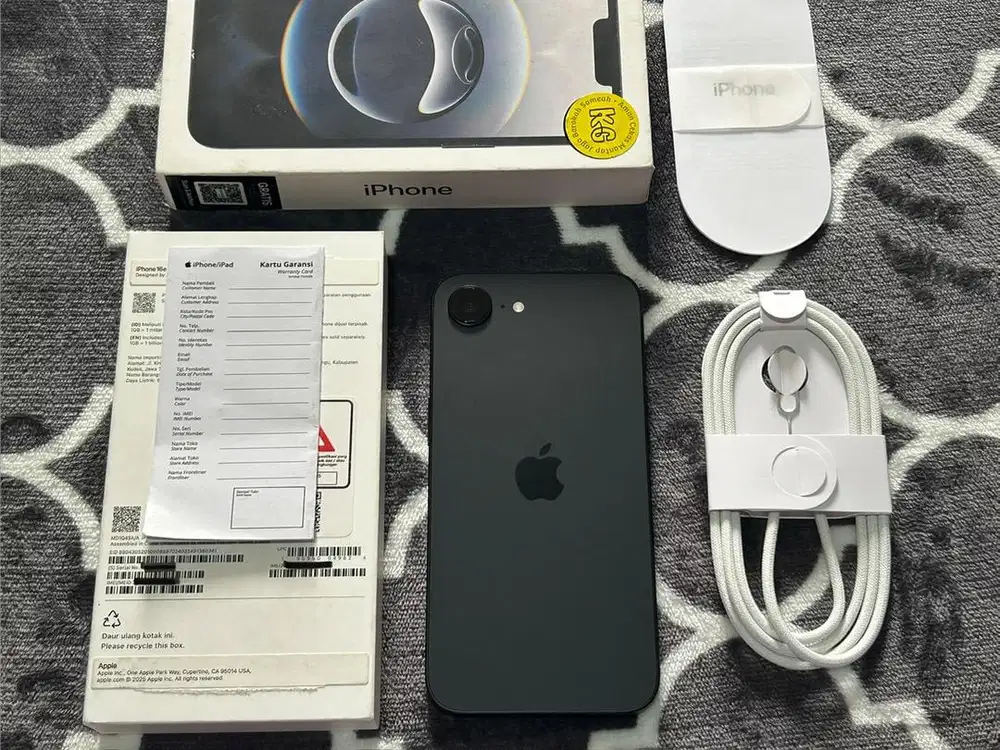 iPhone 16e 128Gb Black Mulus Fullset Ori Garansi On No Minus