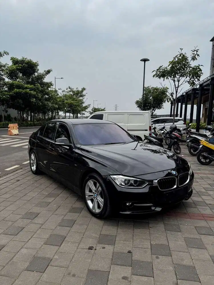 BMW 320i 2015 Bensin