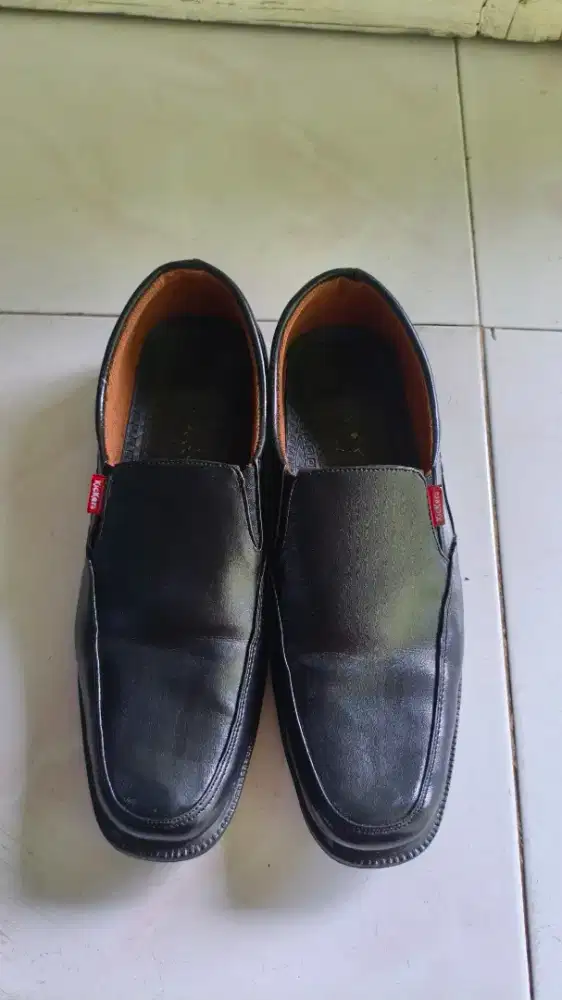 Sepatu pantofel kickers