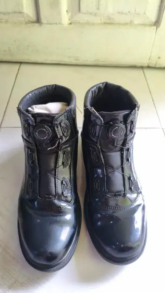 Sepatu pdh tali putar