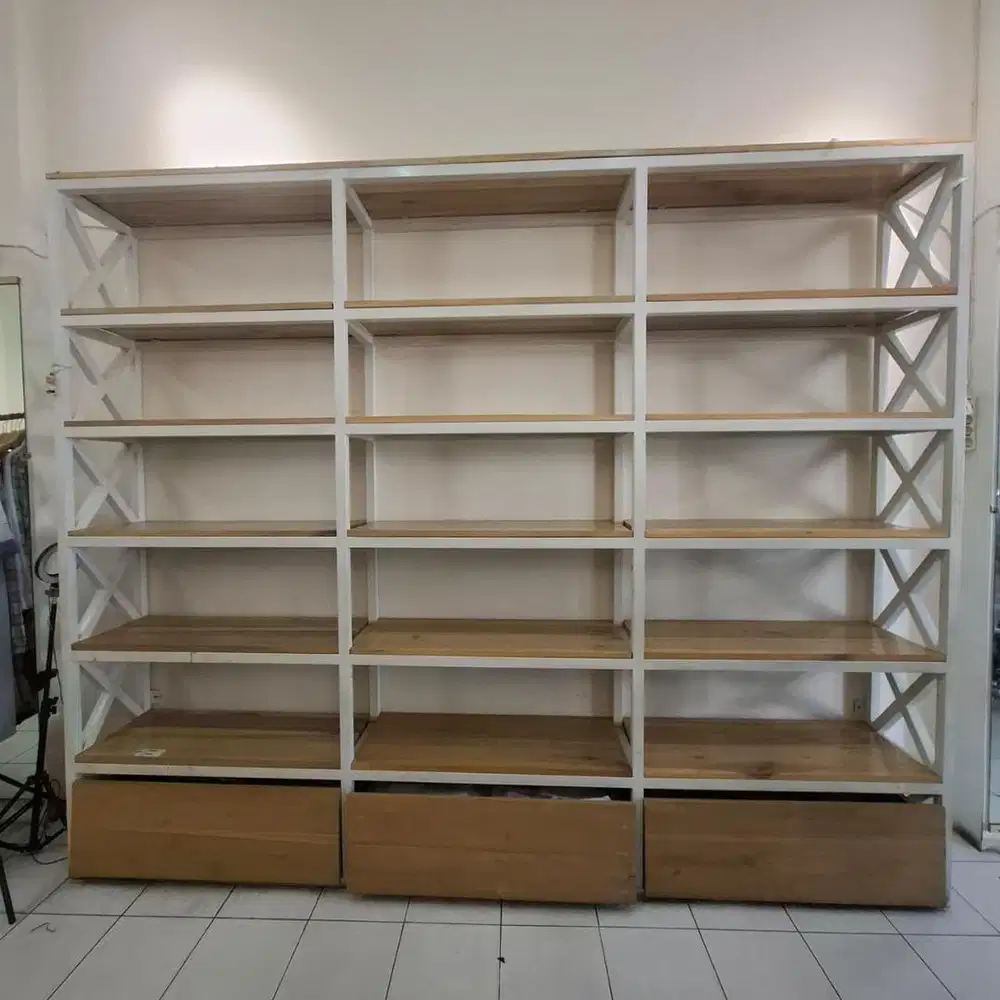 Rak Display dan Stock Toko Tas