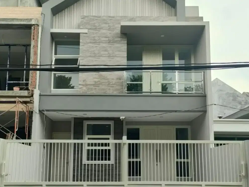 Rumah Mewah Manyar Tirtoyoso 2 Lantai LT 140 m2 LB 218 m2 4+1 KT SHM