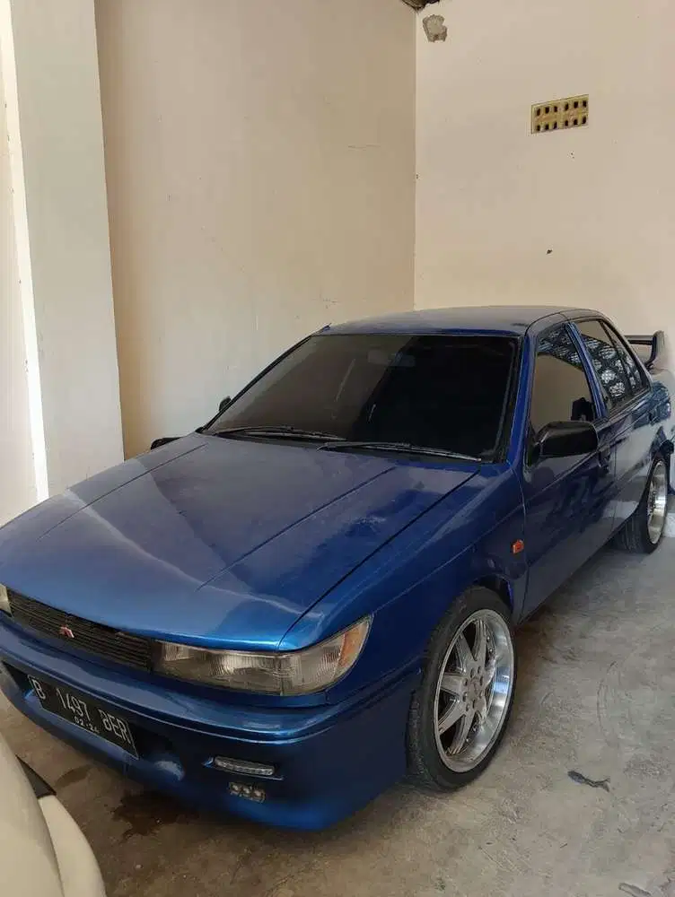 Mitsubishi Lancer 1990 Bensin
