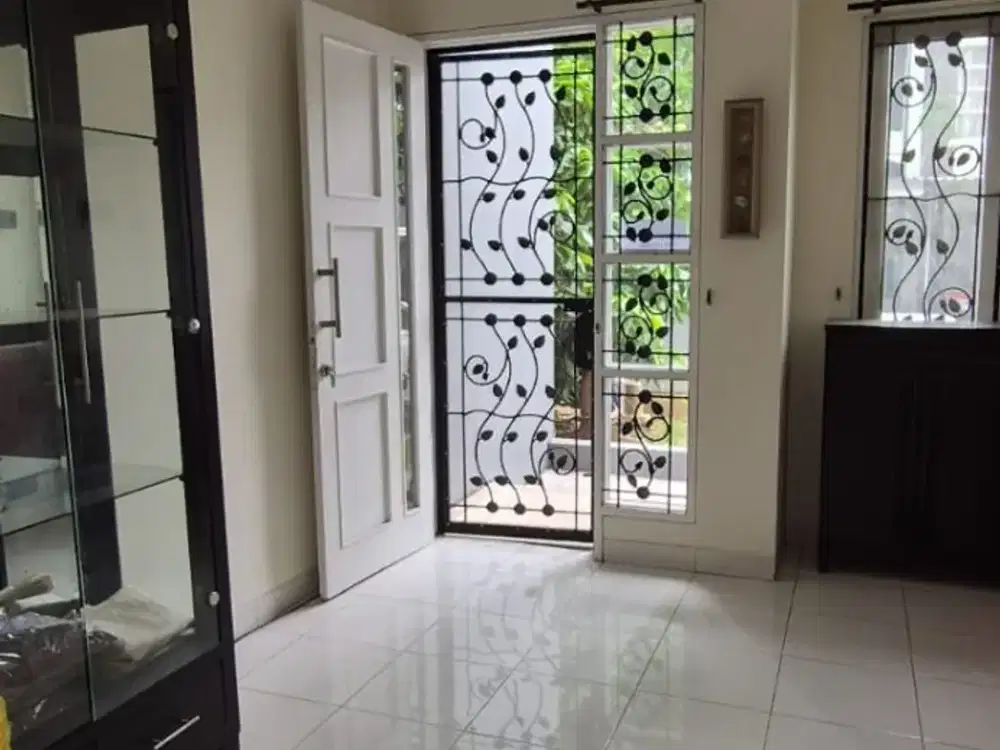Disewakan Rumah 2 Lantai Cluster Fluorite Gading Serpong