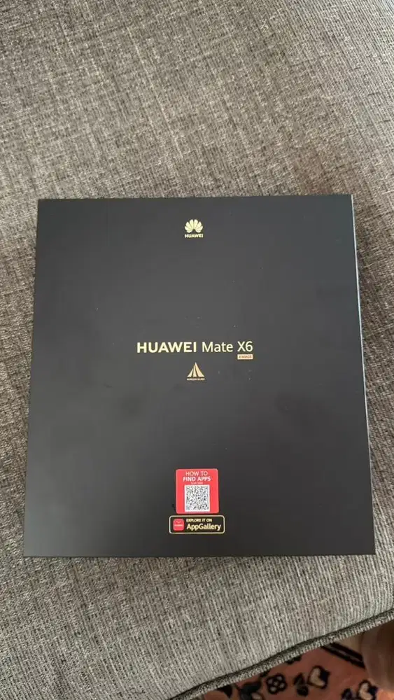 Huawei Mate X6 Warna Merah
