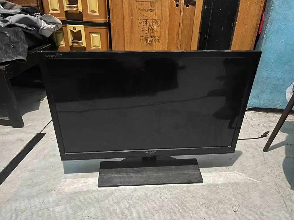 televisi merek sharp tipe led 32 inci, pemakaian 2 bulan