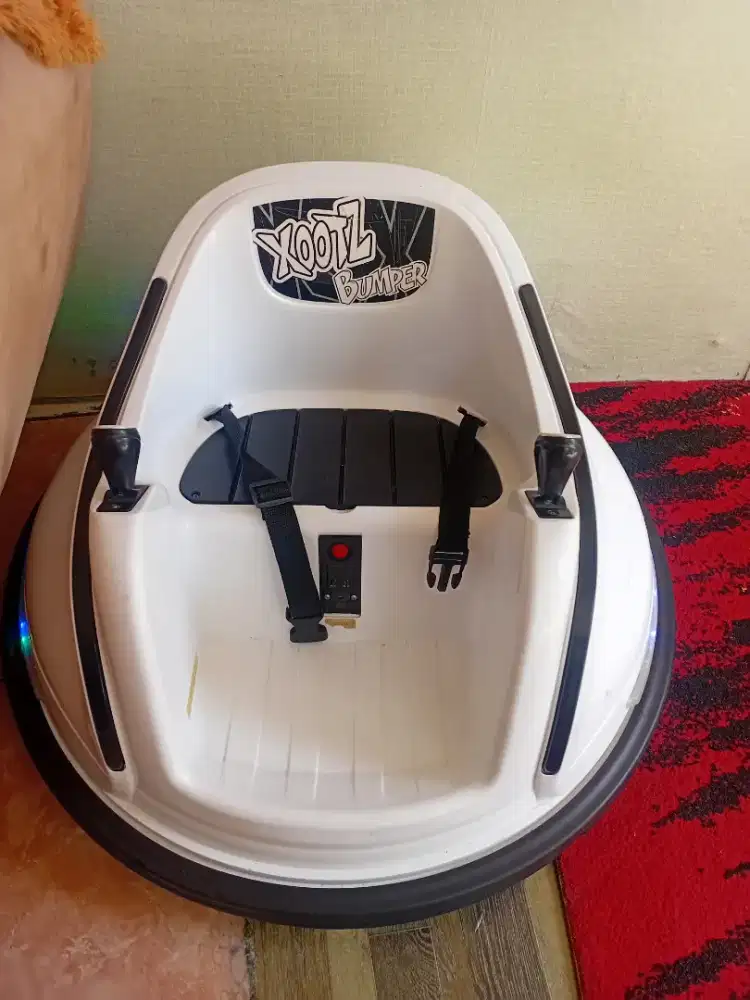 Mobil listrik bombom car anak 12volt