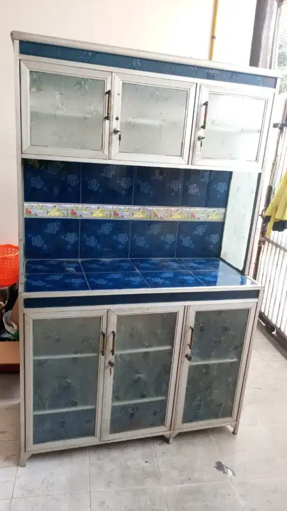 DI JUAL MURAH!! Lemari Kaca Aluminium 3 Pintu plus Rak TV kaca