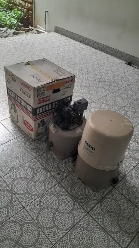 Jual mesin air merek sanyo jetpam 250watt ada tiga mesin