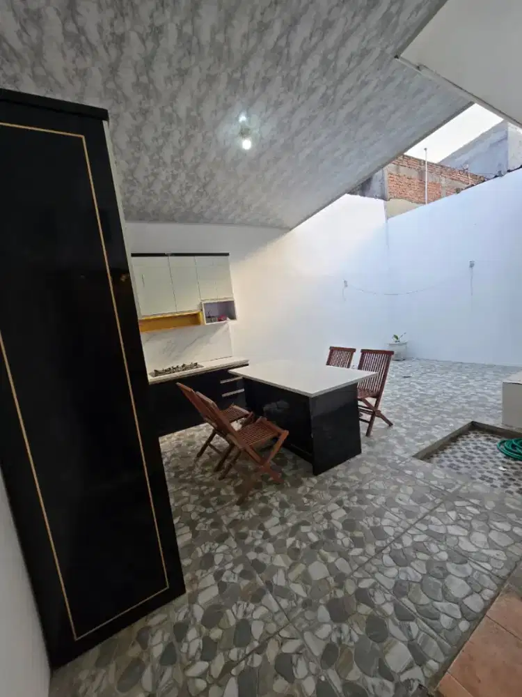 Rumah dijual rapi minimalis semi furnish siap huni plamongan indah