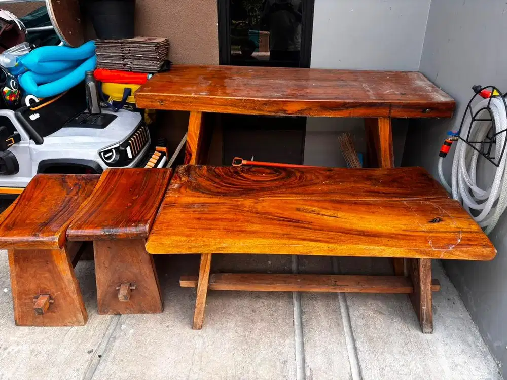 Meja dibeli ga muat dirumah