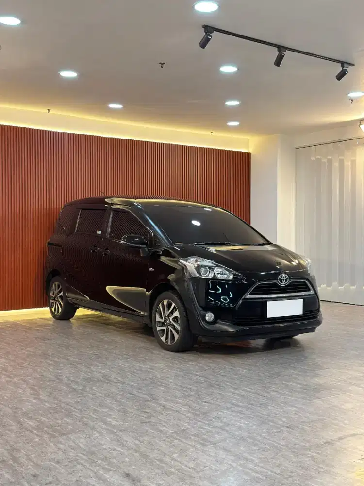 Toyota Sienta V 1.5 AT Tahun 2019