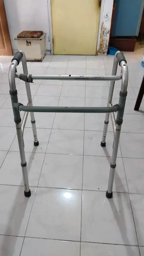 Walker Orang Tua