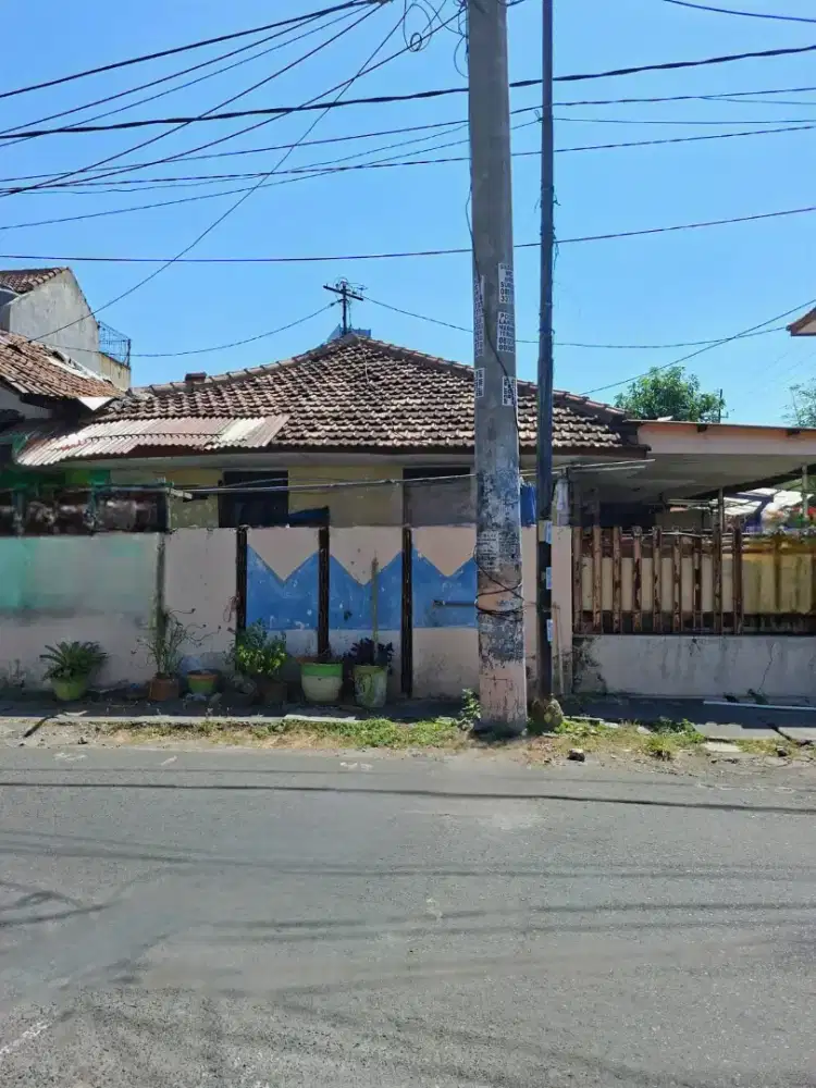 Dijual Rumah Hitung Tanah di Dukuh Pakis
