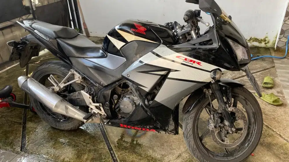 CBR OLD 150 TAHUN 2015 WOW