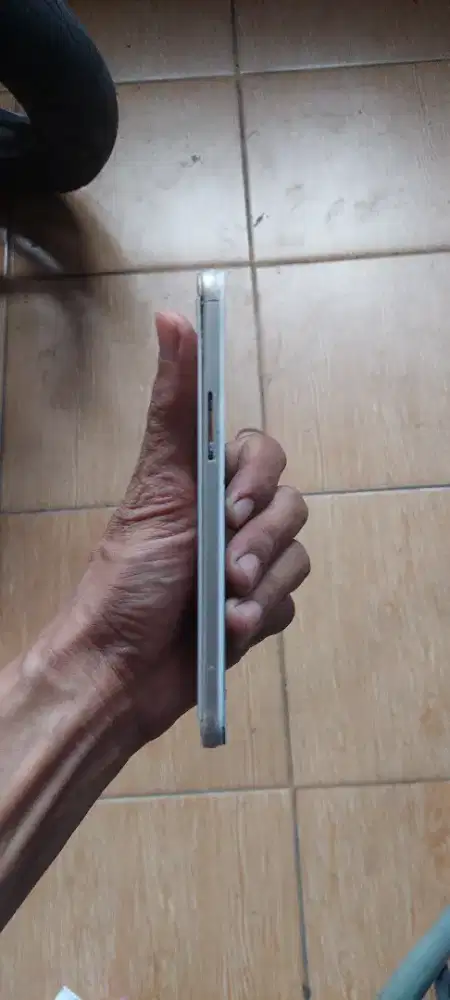 Oppo type f1s  sepertinya