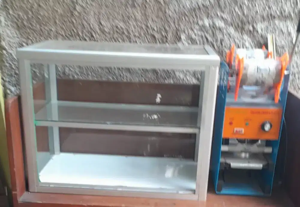 Dijual etalase+mesin press cup bekas