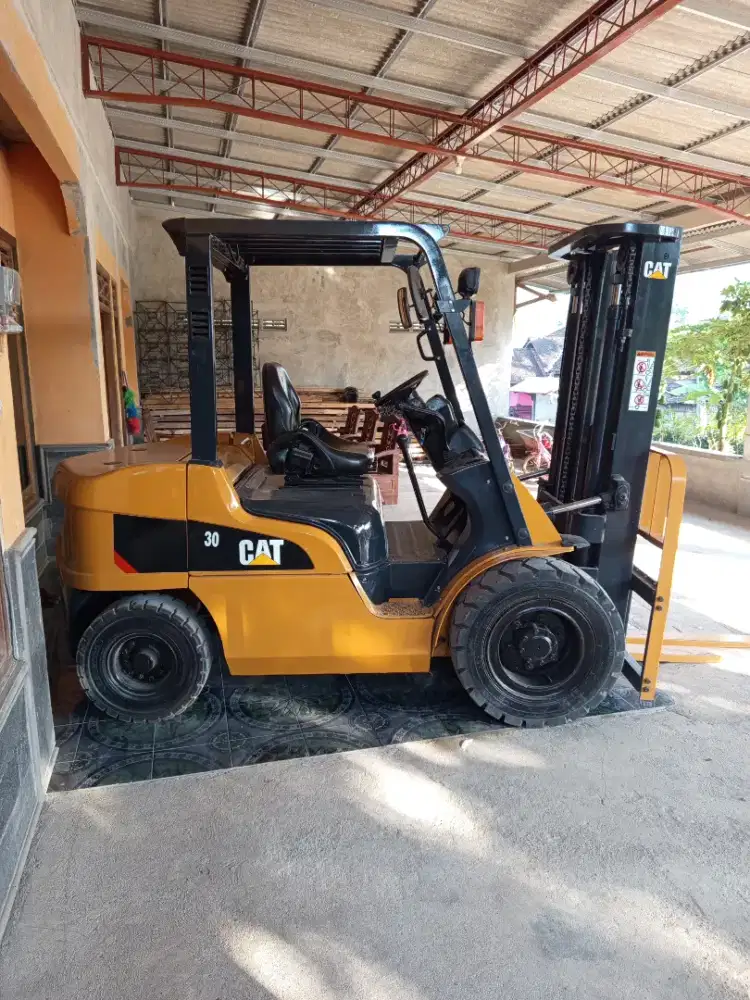 Forklift 3 Ton Caterpillar 2020 three lift