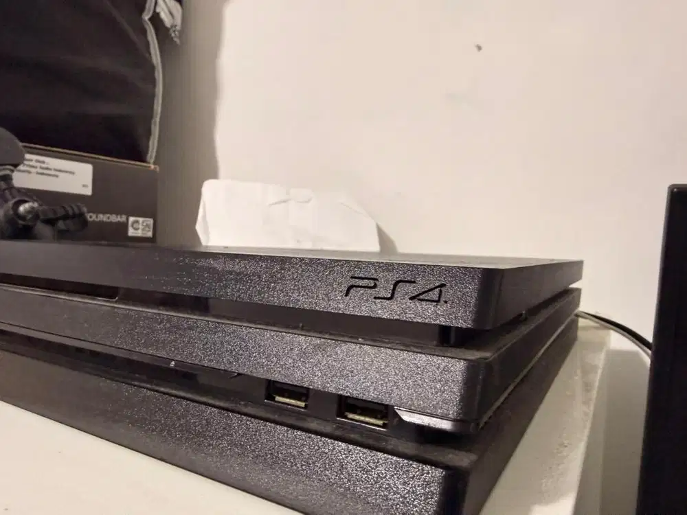 Playstation 4 / PS4 /PS 4 masih bagus, original bukan HEN