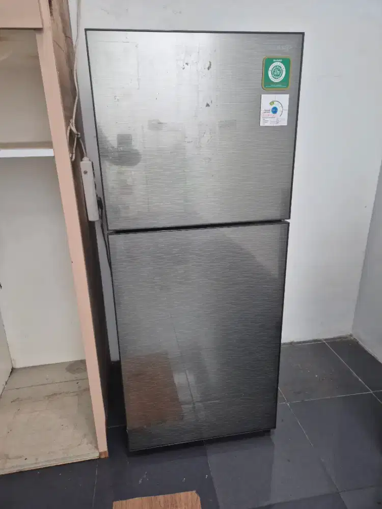 Jual Kulkas Sharp 2 Pintu Kondisi Sangat Baik