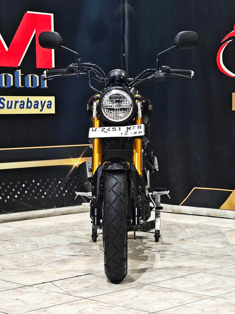 Yamaha XSR155cc black Glossy Km.8rb mulus gold. Anugerah motor rungkut