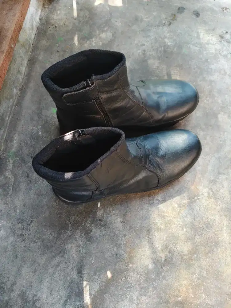 SEPATU BOOT PRIA BUKAN SAFETY