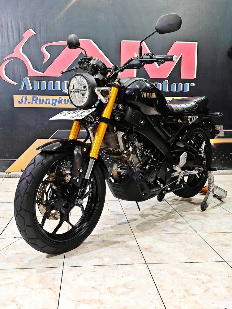 Yamaha XSR155cc black Glossy Km.8rb mulus gold. Anugerah motor rungkut