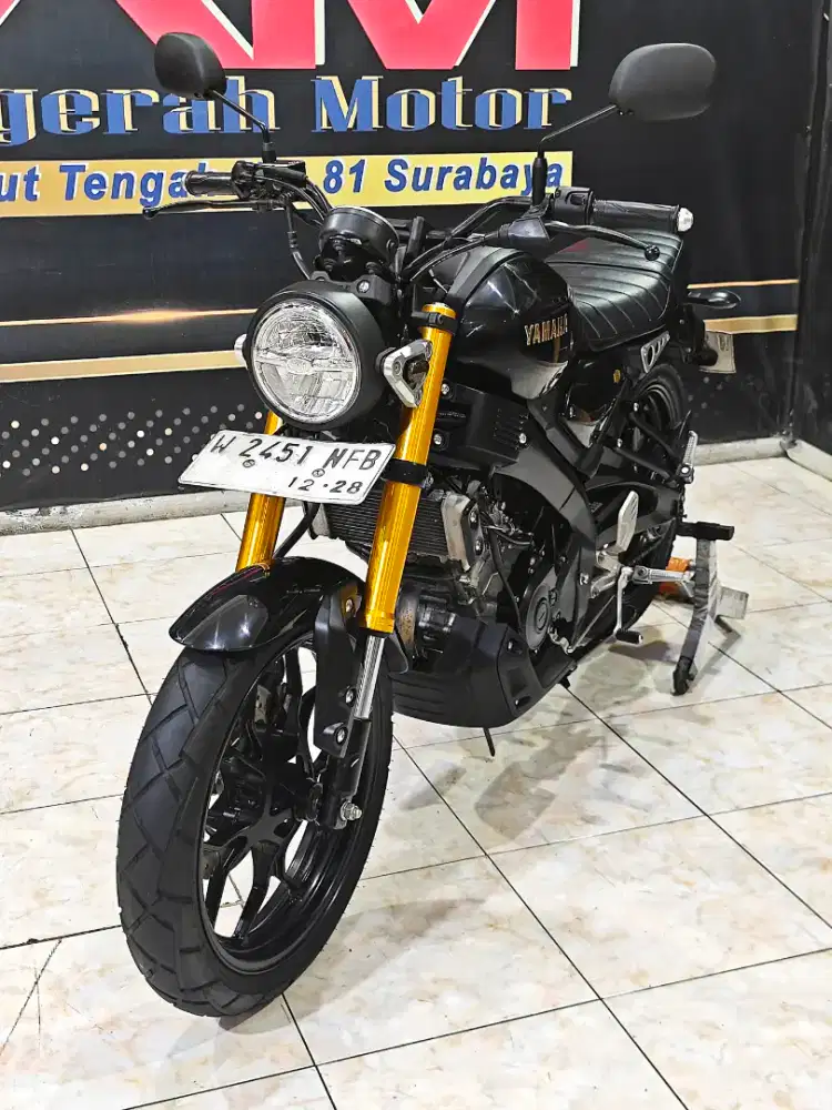 Yamaha XSR155cc black Glossy Km.8rb mulus gold. Anugerah motor rungkut