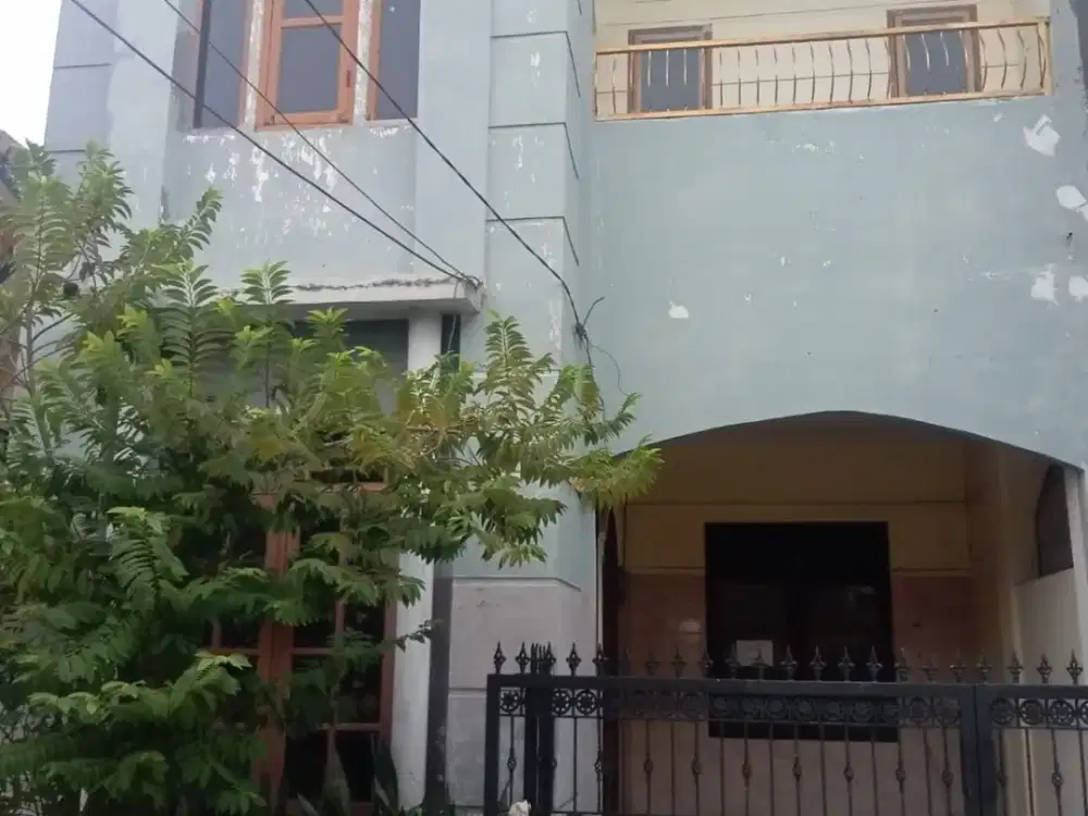 Murah !! DIJUAL RUMAH 2 LANTAI MASIH LAYAK HUNI CARPORT 1 MOBIL DI THB BEKASI