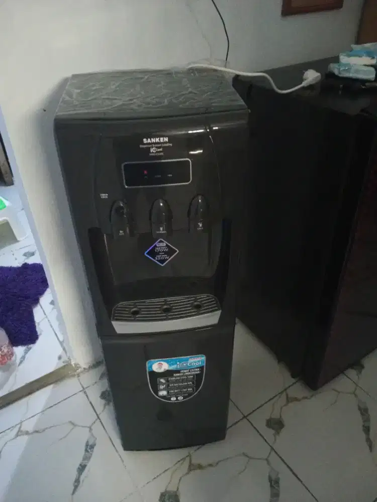 Dijual dispenser Sanken galon bawah kondisi bekas like new