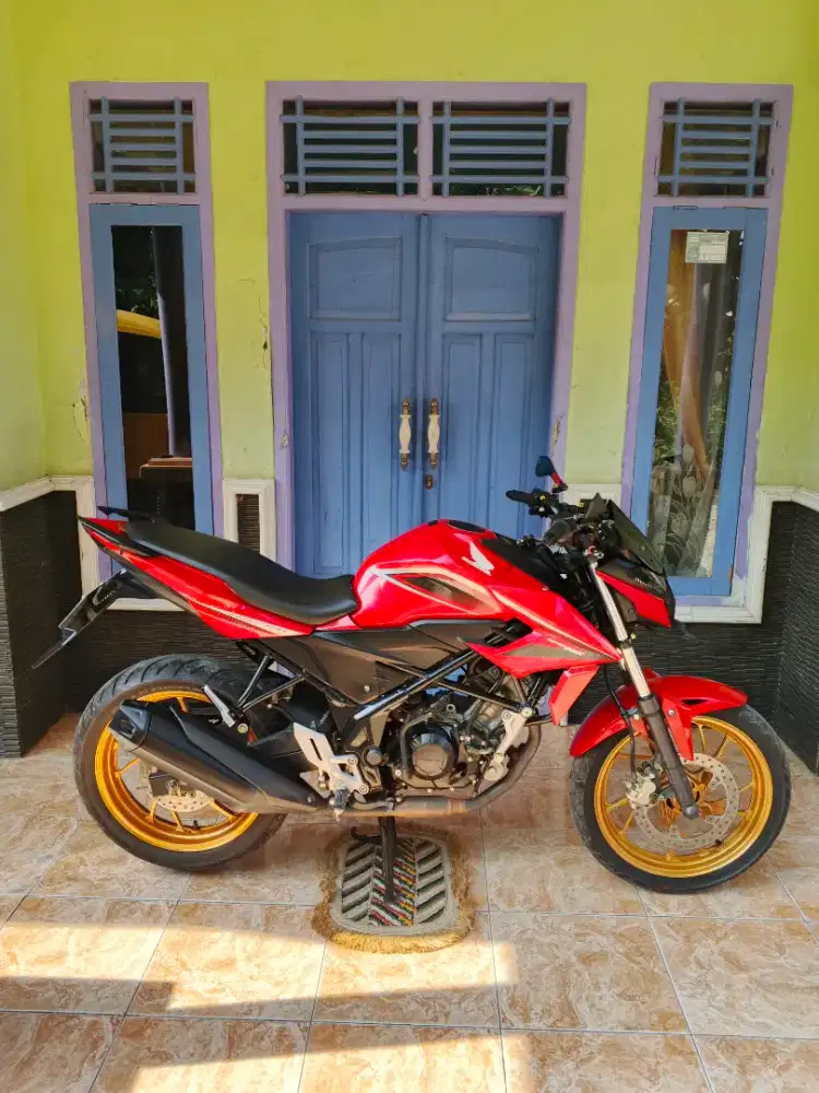 Honda cb 150r tahun 2015