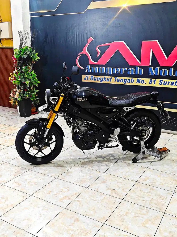 Yamaha XSR155cc black Glossy Km.8rb mulus gold. Anugerah motor rungkut