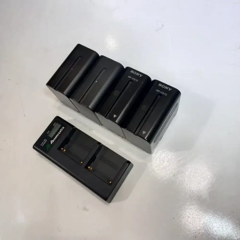 Battery NP - F 970 : 
Sony L  2 pcs 
power extra 1 pcs
DK power 1 pcs