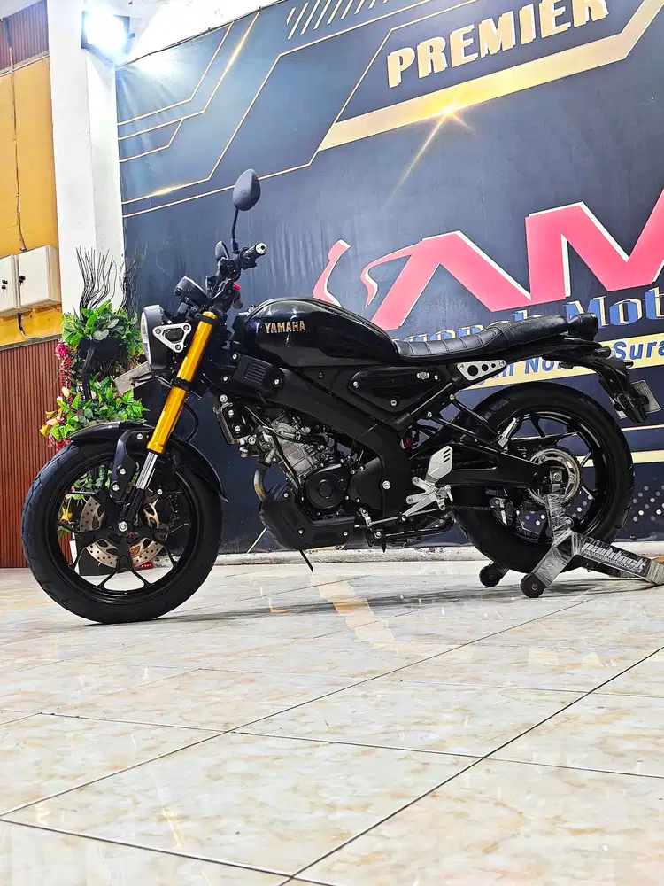 Yamaha XSR155cc black Glossy Km.8rb mulus gold. Anugerah motor rungkut