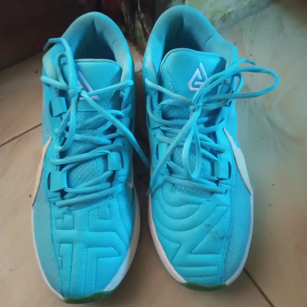 Sepatu olahraga running